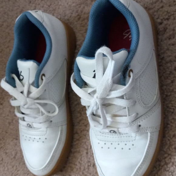 eS skate shoes size 5.5 - Picture 2 of 6